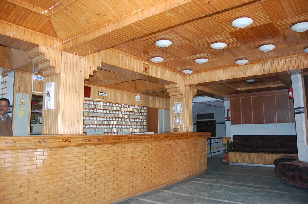 Hotel Gulmarg Regency Шимла Экстерьер фото