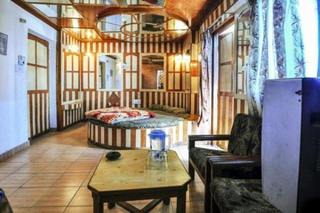 Hotel Gulmarg Regency Шимла Экстерьер фото